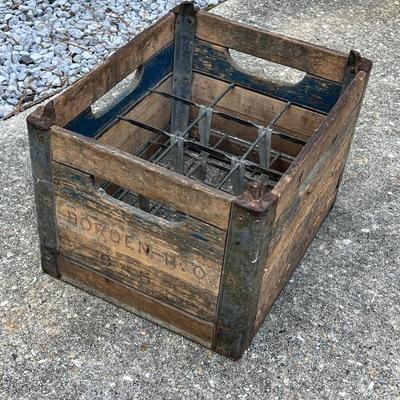BORDEN ~ Vtg Wood Milk Crate