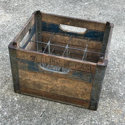 BORDEN ~ Vtg Wood Milk Crate