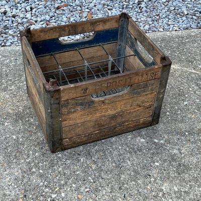 BORDEN ~ Vtg Wood Milk Crate
