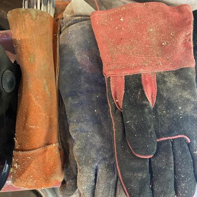 S43-Welder, welders helmet, gloves plus extras