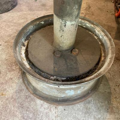 S44-Black and Decker grinding wheel on pedestal