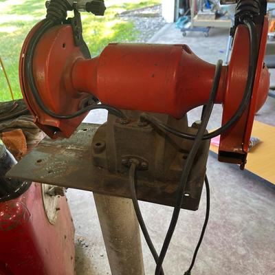 S44-Black and Decker grinding wheel on pedestal