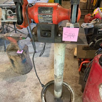 S44-Black and Decker grinding wheel on pedestal
