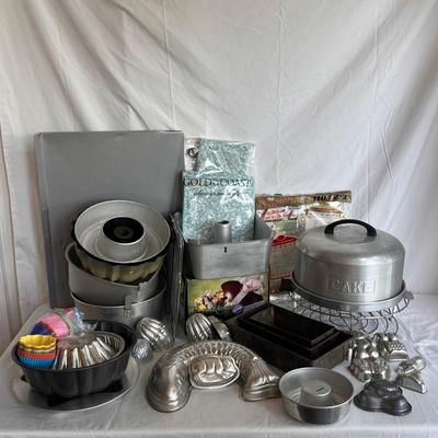 Mirro, Farberware, and More Baking Pans and Accessories (K-DZ)
