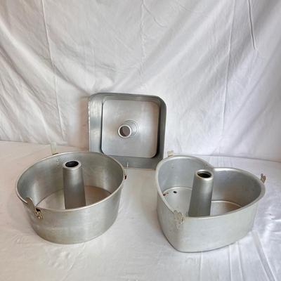 Mirro, Farberware, and More Baking Pans and Accessories (K-DZ)