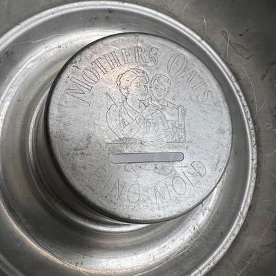 Mirro, Farberware, and More Baking Pans and Accessories (K-DZ)