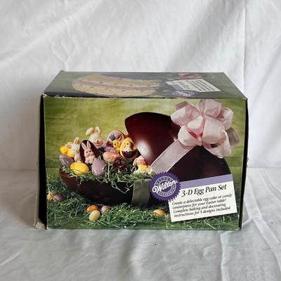 Mirro, Farberware, and More Baking Pans and Accessories (K-DZ)
