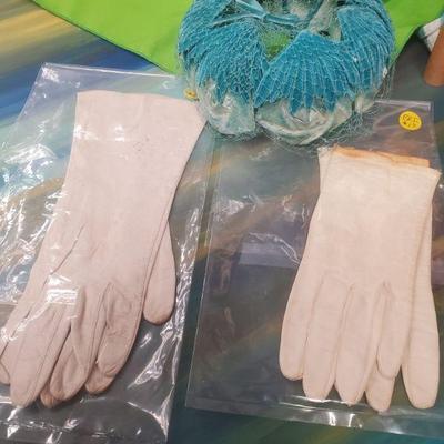 vintage ladies gloves 
