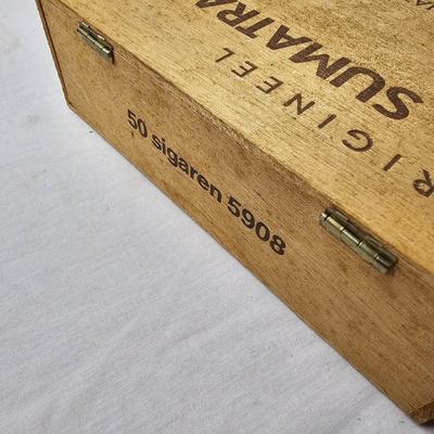 Collection of Cigar & Cigarette Containers (BS-JS)