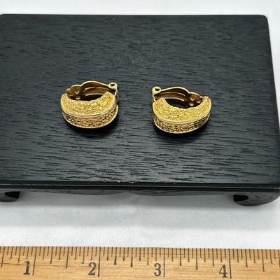 Vintage Gold Tone Earrings