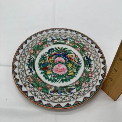 Chinese vintage porcelian famille rose plate 7.5"-local pickup and shipping available