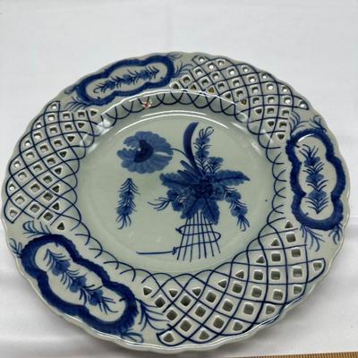 Chinese Export Stype Porcelian Plate-local pickup and shipping available