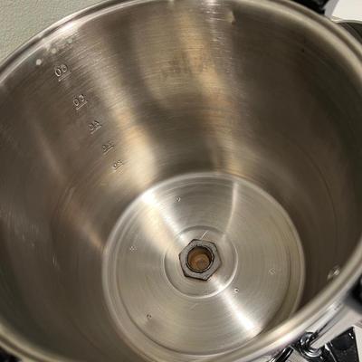 DELONGHI ~ 20-60 Cup Coffee Urn With Freshness Indicator