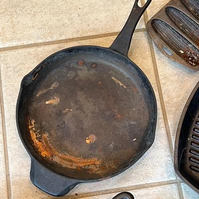 WAGNER / LODGE / CAST ~ Six (6) Assorted Cast Iron Pans