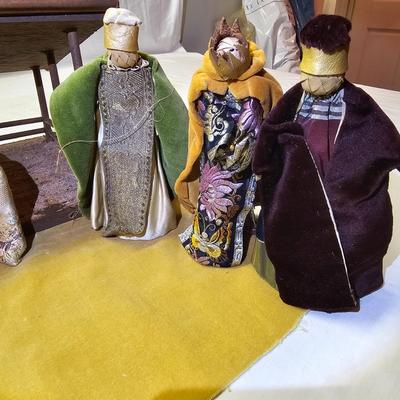 Wicker Figure Nativity Set w/Wooden Crèche (BS-JS)