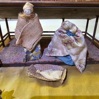 Wicker Figure Nativity Set w/Wooden Crèche (BS-JS)