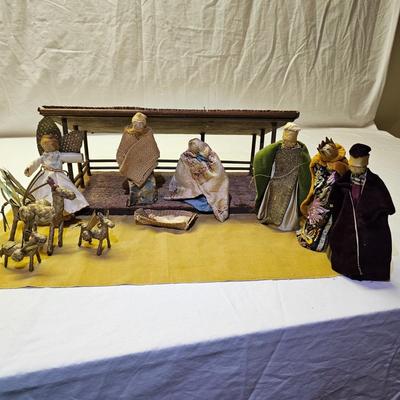 Wicker Figure Nativity Set w/Wooden Crèche (BS-JS)