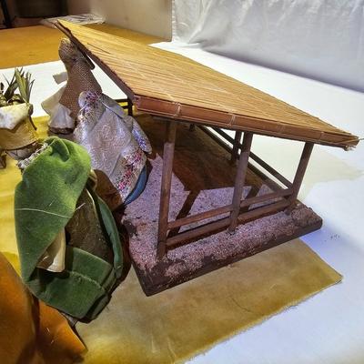 Wicker Figure Nativity Set w/Wooden Crèche (BS-JS)