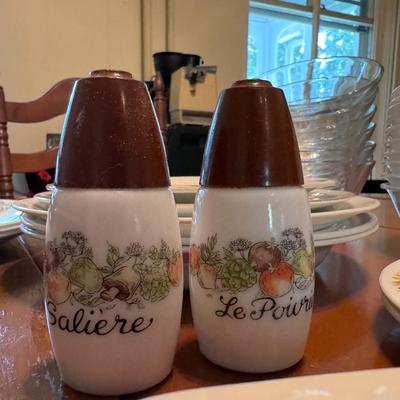  Miscellaneous Tableware Lot 