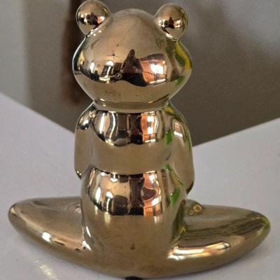 Little Gold Mediating Frog