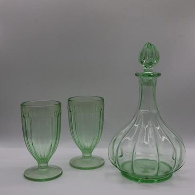 Tiara Decanter Chantilly Green and (2) Glasses