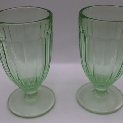 Tiara Decanter Chantilly Green and (2) Glasses
