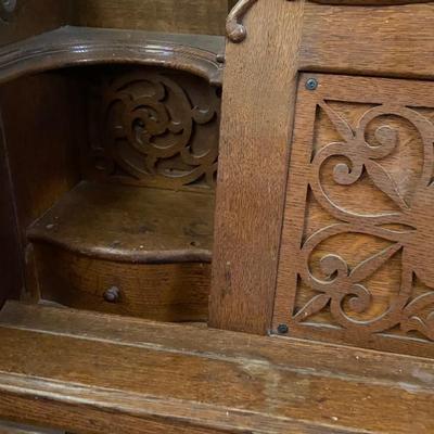 Antique Pump Organ/ Parlor Organ