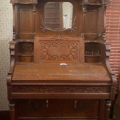 Antique Pump Organ/ Parlor Organ