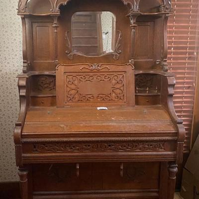 Antique Pump Organ/ Parlor Organ