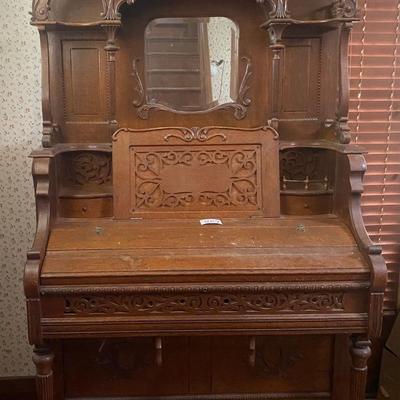 Antique Pump Organ/ Parlor Organ
