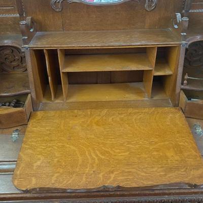 Antique Pump Organ/ Parlor Organ