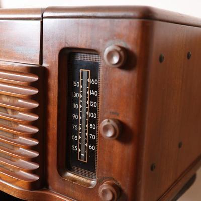 Antique Philco Phonograph/Radio (See Description)