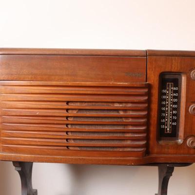 Antique Philco Phonograph/Radio (See Description)
