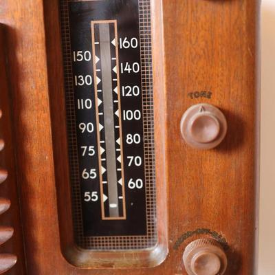 Antique Philco Phonograph/Radio (See Description)
