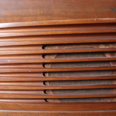Antique Philco Phonograph/Radio (See Description)