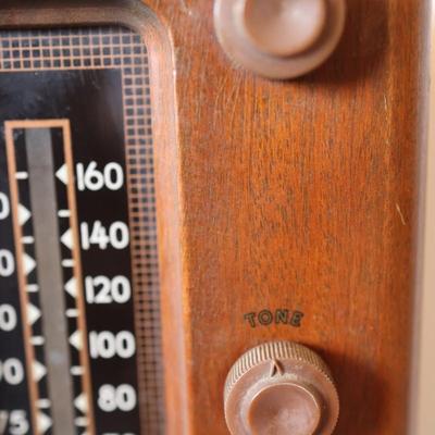 Antique Philco Phonograph/Radio (See Description)