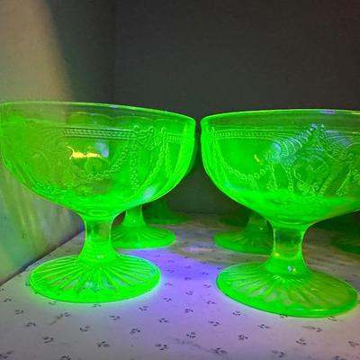 ANCHOR HOCKING Uranium Sherbet Glass Dishes (9)