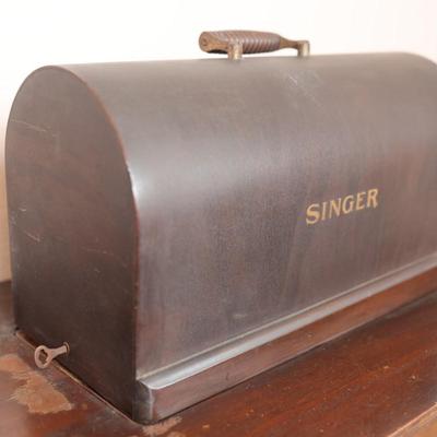 SINGER Sewing Machine with Table (See Description)