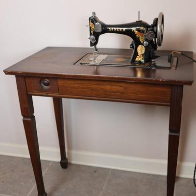 SINGER Sewing Machine with Table (See Description)