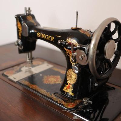 SINGER Sewing Machine with Table (See Description)