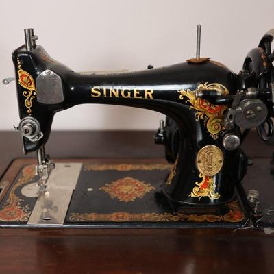SINGER Sewing Machine with Table (See Description)