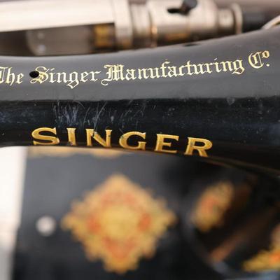 SINGER Sewing Machine with Table (See Description)
