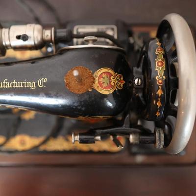 SINGER Sewing Machine with Table (See Description)