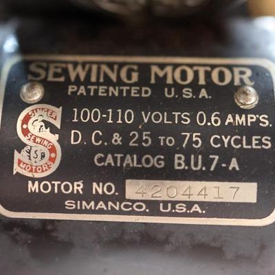SINGER Sewing Machine with Table (See Description)