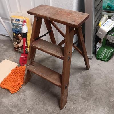 METAL AND WOOD STEP STOOLS, MICROFIBER TOWELS AND MORE