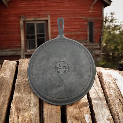 LODGE Round Cast Iron Griddle