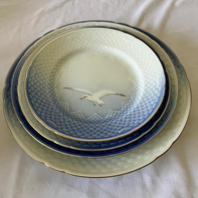 12 Person Bing & Grondahl Porcelain Seagull Dinnerware (K-RG)