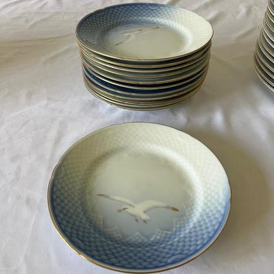 12 Person Bing & Grondahl Porcelain Seagull Dinnerware (K-RG)
