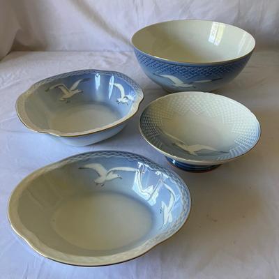 12 Person Bing & Grondahl Porcelain Seagull Dinnerware (K-RG)