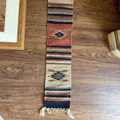 SW FRAMED PICTURE AND TABLE RUNNER